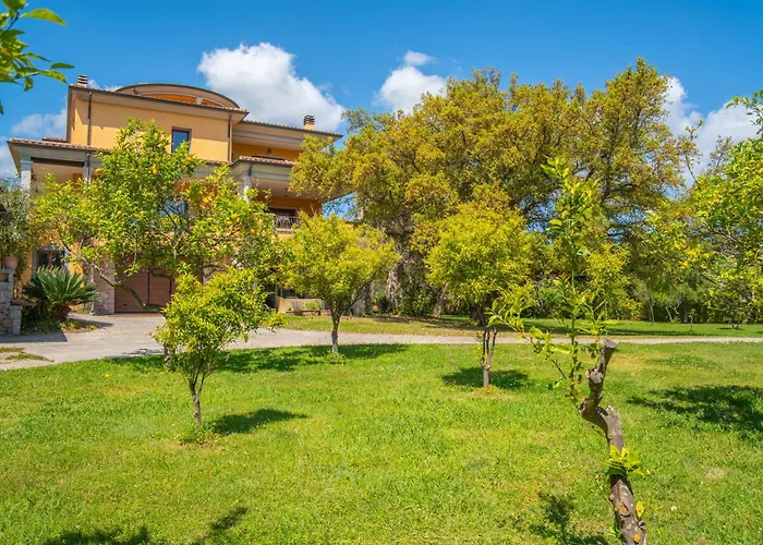 Garden Park בית הארחה *