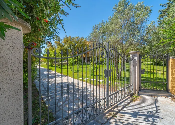 Garden Park בית הארחה