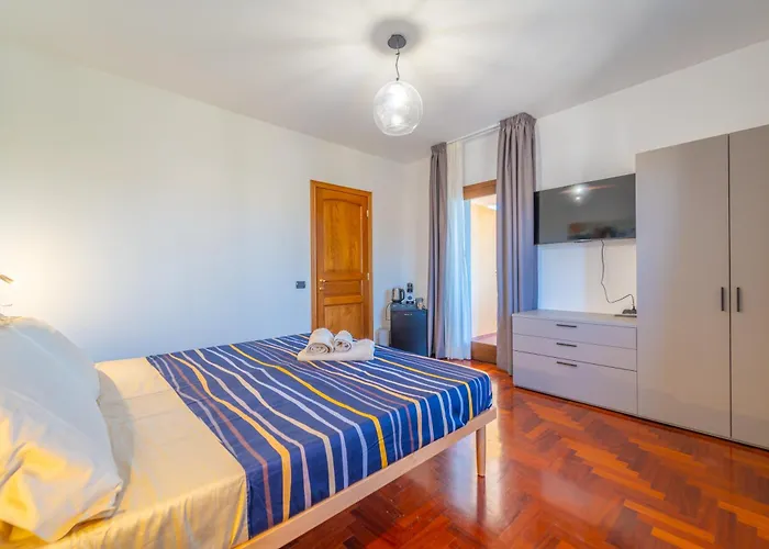 בית הארחה Garden Park אולביה